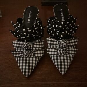 NWOT Gianni Bini Tryssi Slide, Size 6M